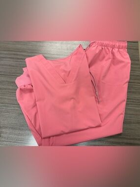 New 💗 Pink Soft & Stretchy Scrub Set (Size 2XL) 💗
